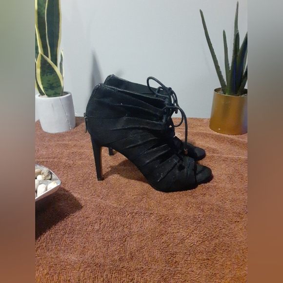 BCBGeneration Women's Black Suede Lace Up Highheel Boots Size 7 4in Heel - Picture 4 of 11